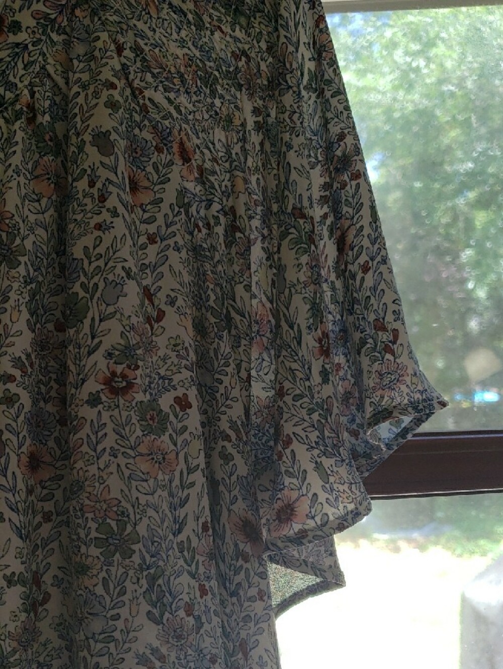 Rose & Olive Pastel Floral V Neck Top - Picture 4 of 7